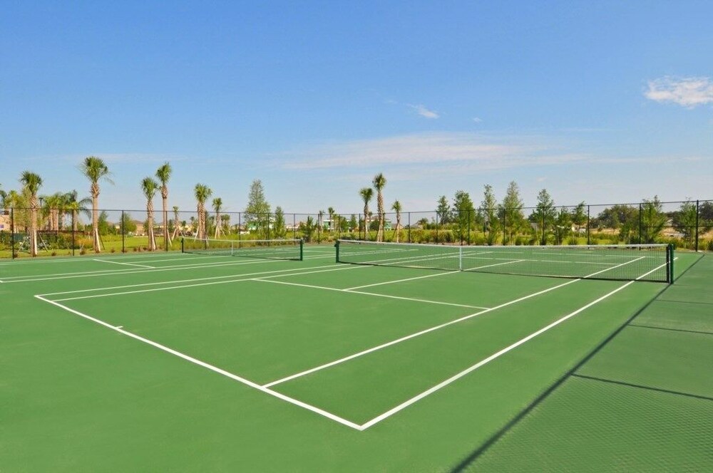 Beautiful 5 Bed Pool Home With Game Room-7543ol 5 Bedroom Home