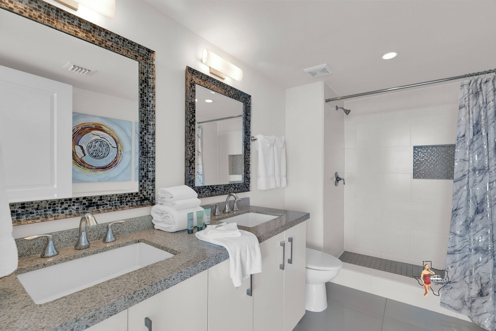 Bahia Mar-Solare Beachfront & Two Pools