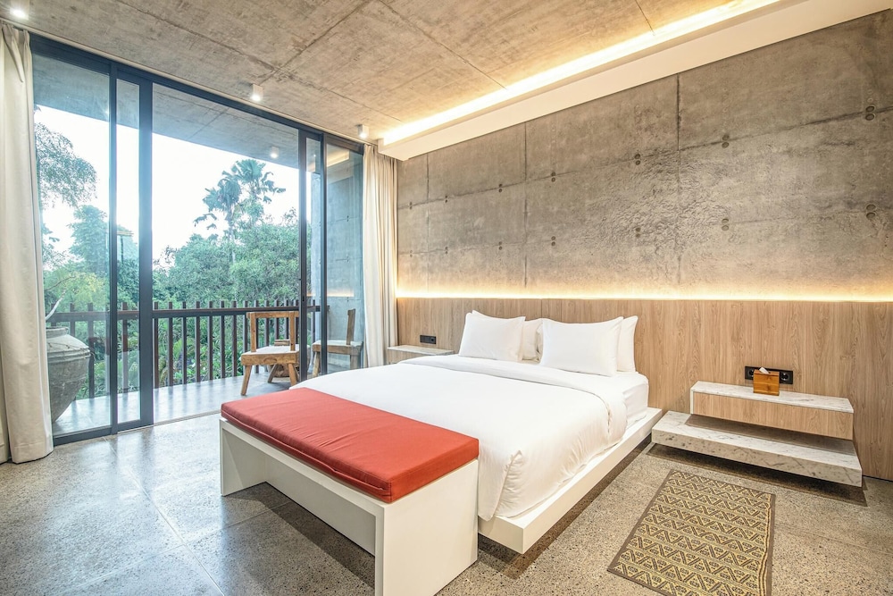 Modern 2BR Villa Enclosed Living Heart of Canggu