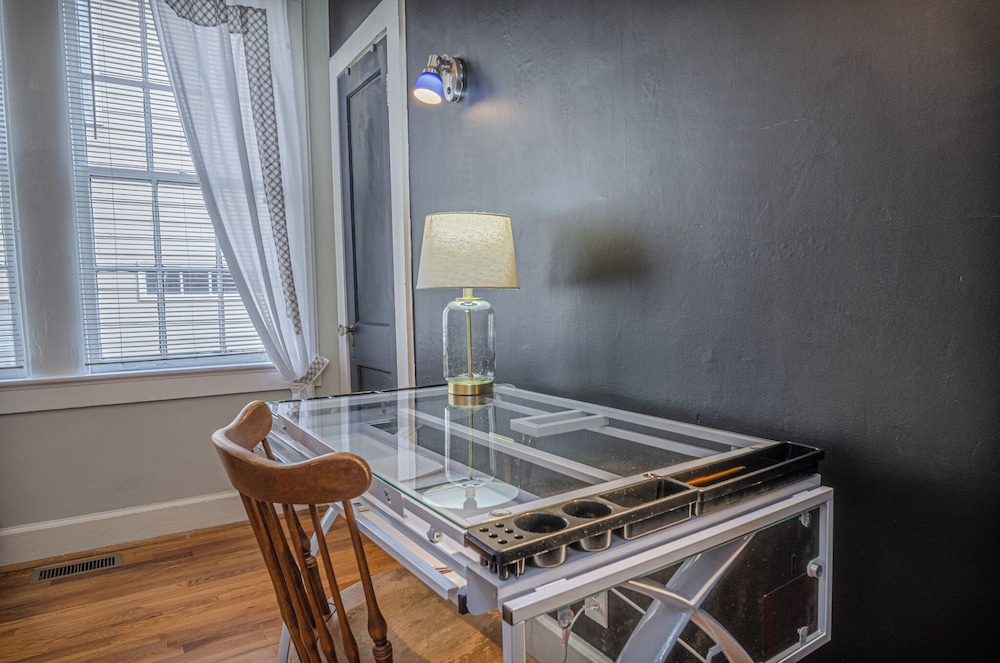 Spacious 3BR Midtown Home - Grad Family