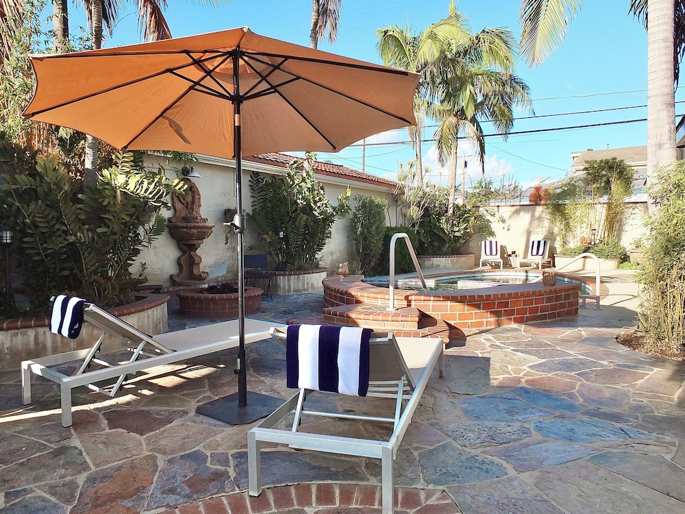 The Belmont Beach Bungalow Pool & Hot Tub! view 3