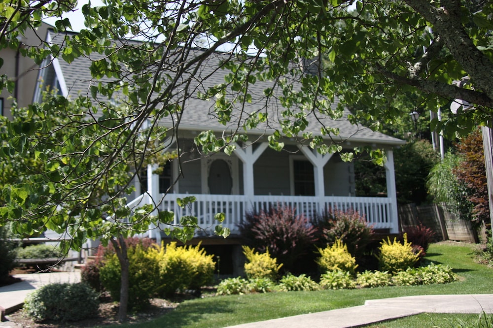Boxwood Lodge