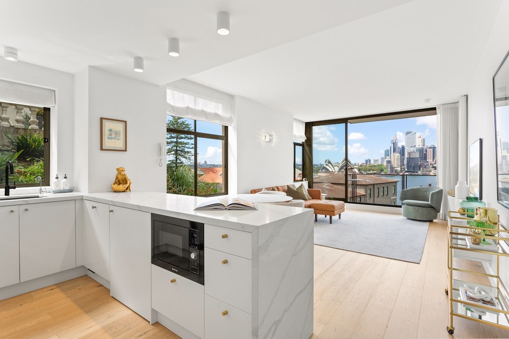 Boutique 2-bed With Stunning Sydney Harbour Views