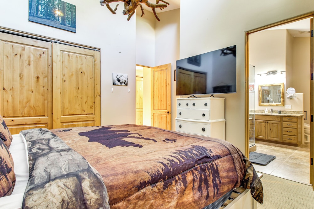 Close to Fool Hollow Lake! Show Low Cabin Getaway