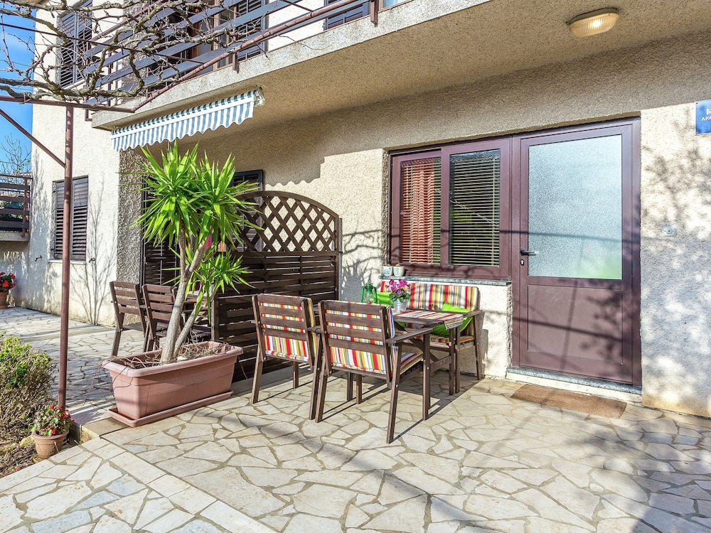 Inviting Apartment in Vinkuran near Sea view 3