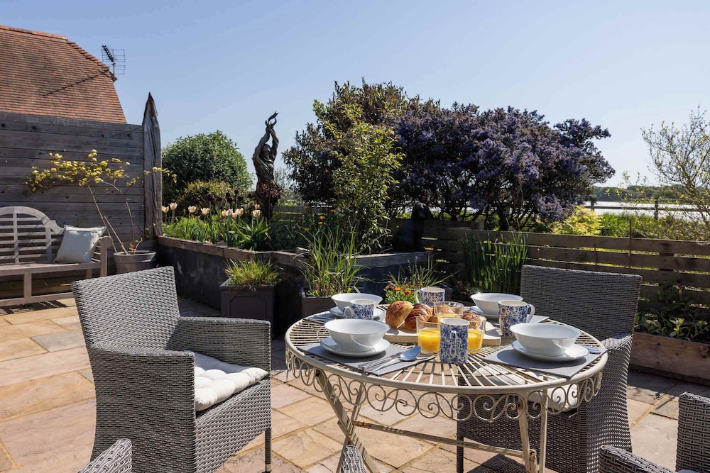 Bespoke Retreat for 4 in West Wittering