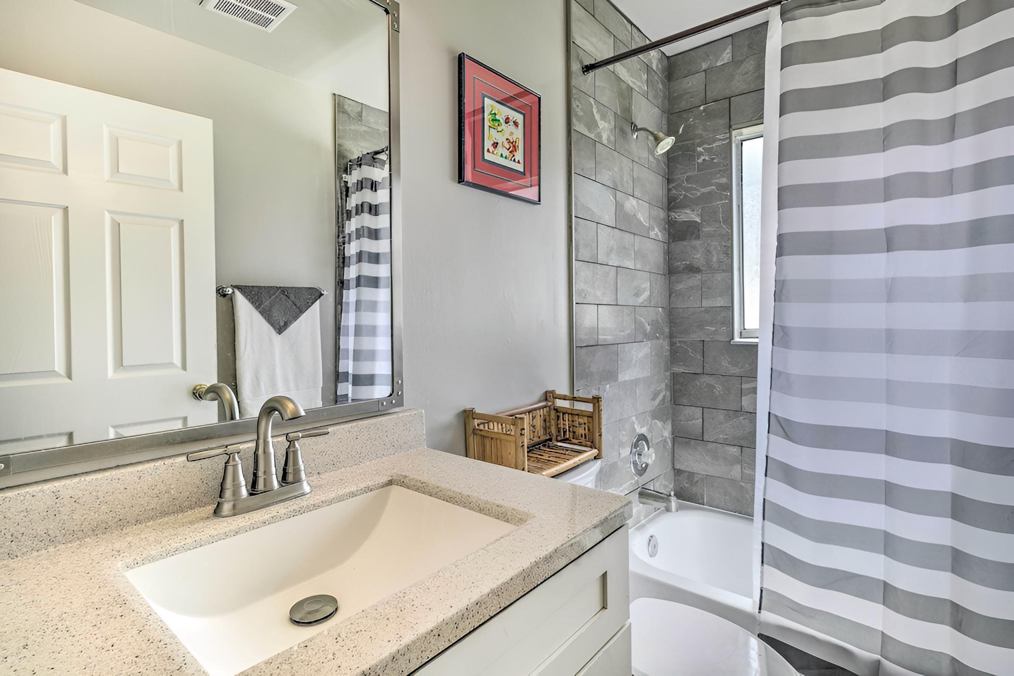 Family-friendly Home ~ 12 Mi to Disney + Universal