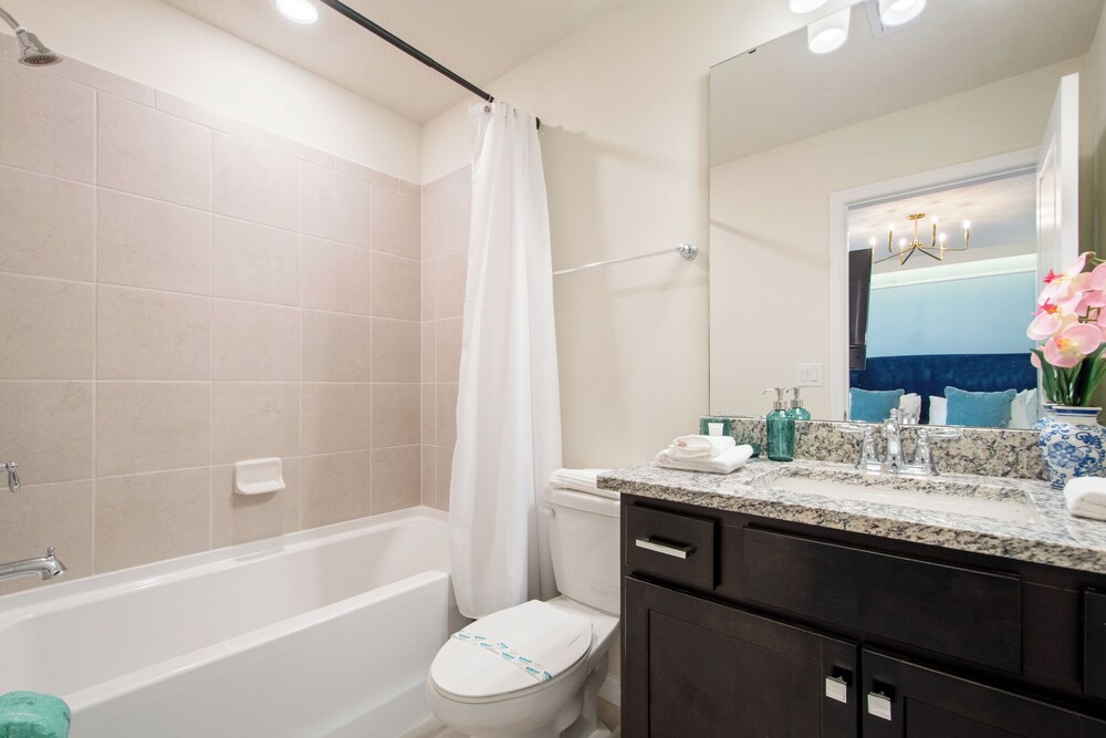 15993CCL Windsor Cay Resort