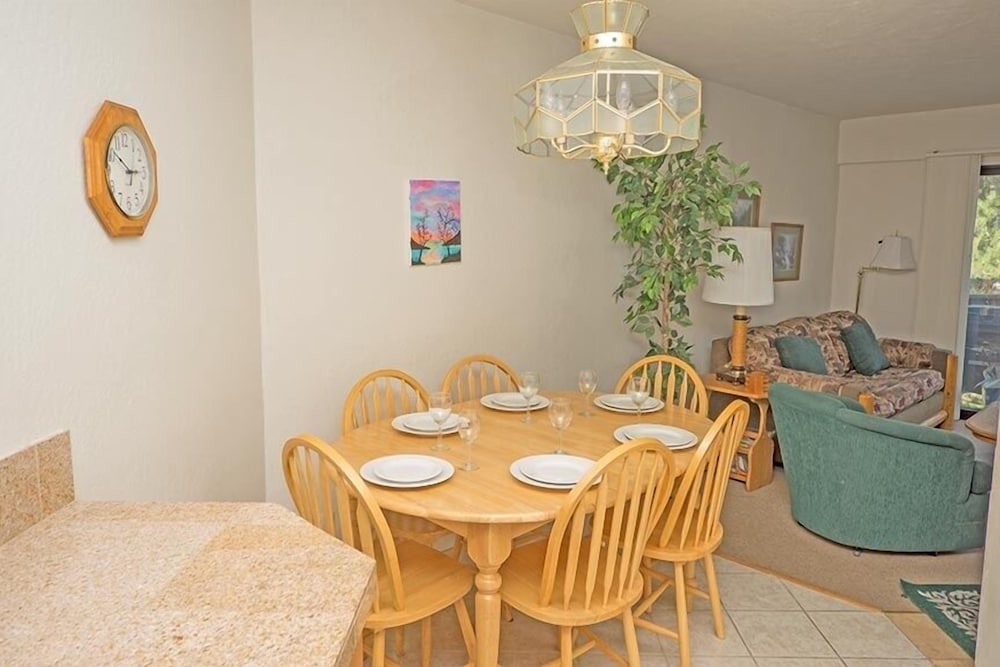 477 Ala Wai, 86 2 Bedroom Condo by RedAwning