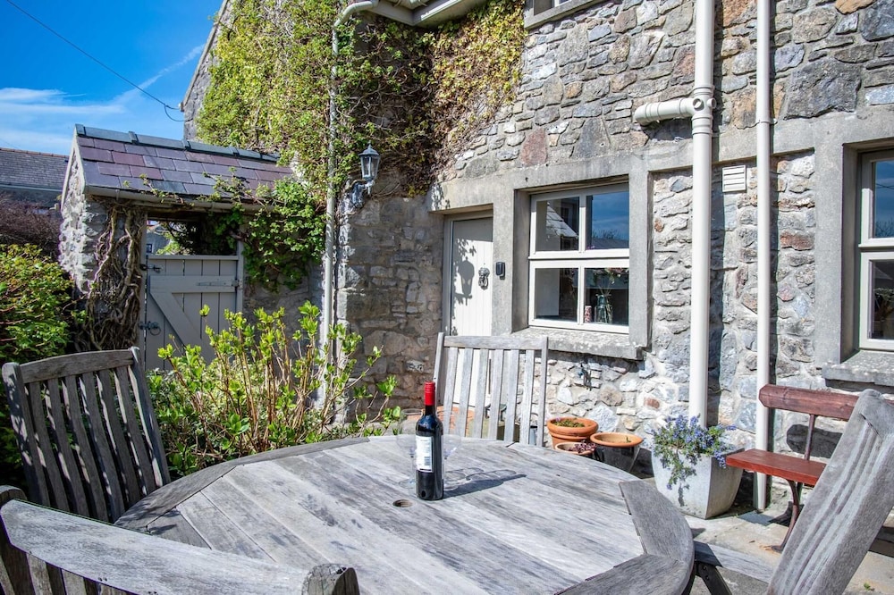 Fern Cottage - 2 Bedroom Cottage - St Florence