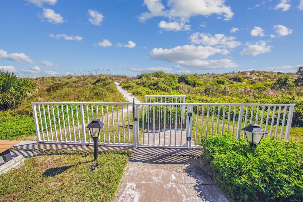 Beachfront Epic Ocean Views Sleeps 6 New Rental