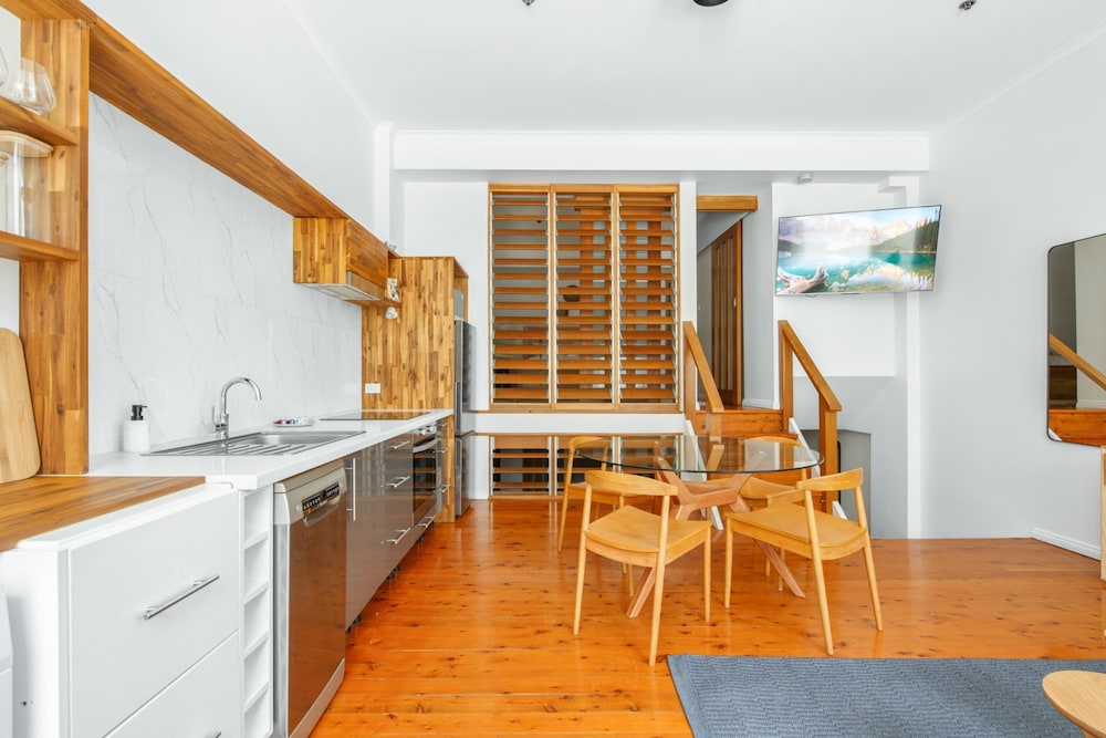 Stylish Inner City 2-bed Unit by Fig Lane Park