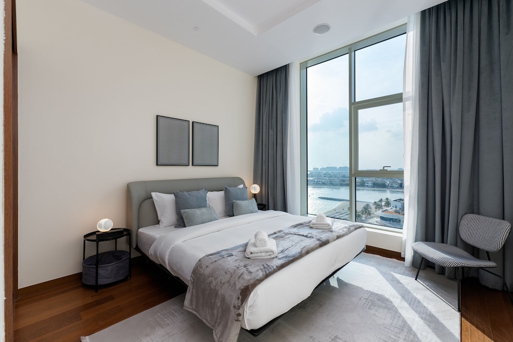 Stunning 3BR at the Palm w Beach Access