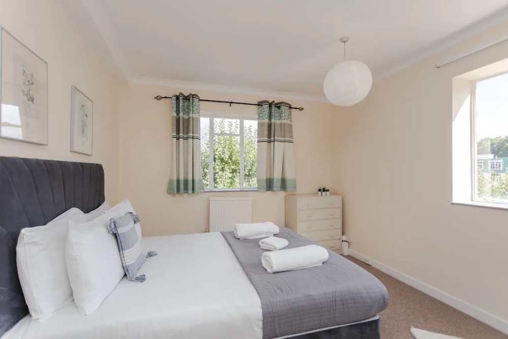 Spacious 2 Bedroom Apartment Near Hampstead Heath