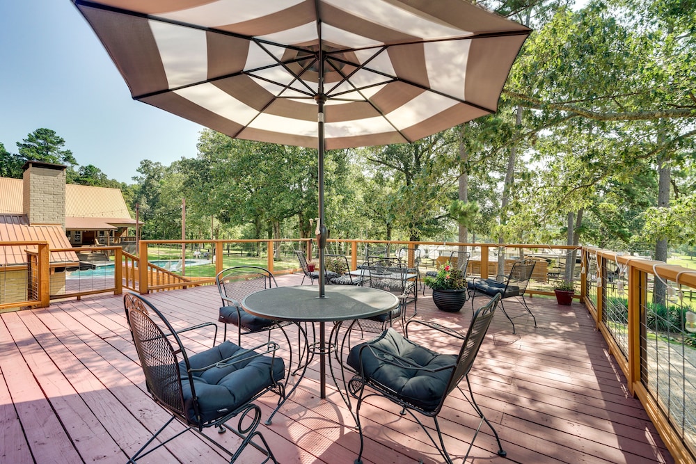 Charming Texarkana Home: Lake & Pool Access! view 2