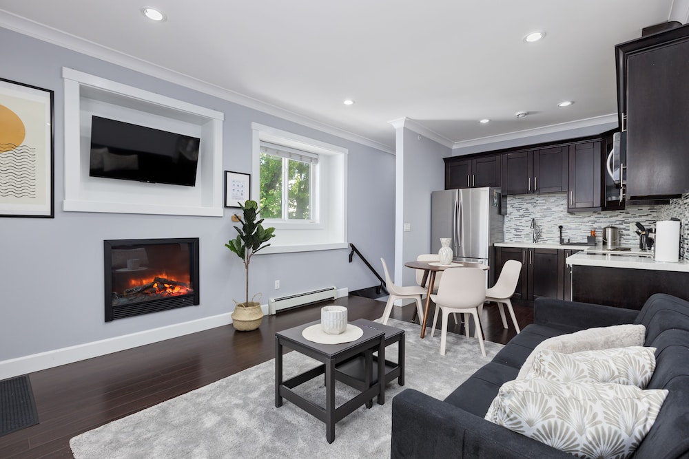 192 East 44th Ave