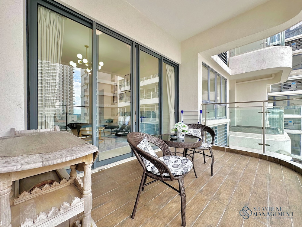 Country Garden Danga Bay Sea View Homestay by Stayrene