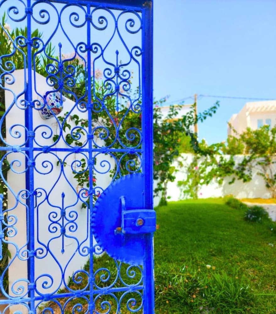 Charming Villa in Midoun, Tunisia With Private Entrance and Stunning Garden View
