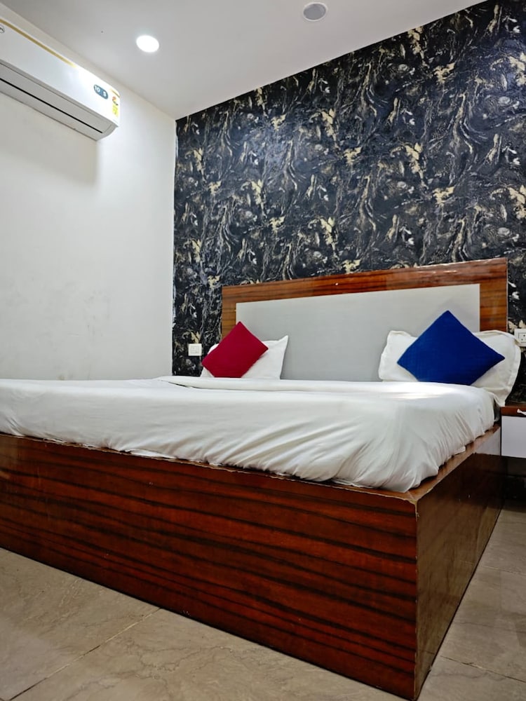 HOTEL SAI SHARNAM