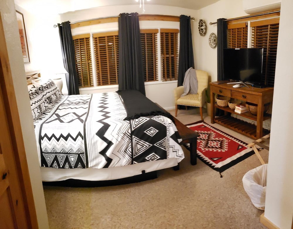 Stone Lizard Lodging