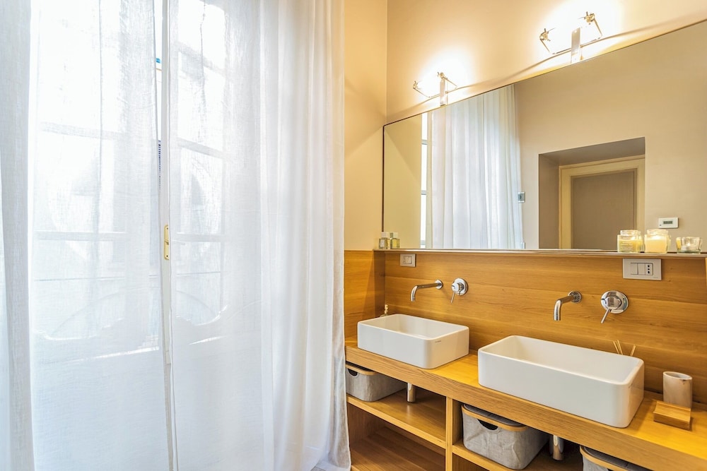 Rovelli 41 by Rent all Como