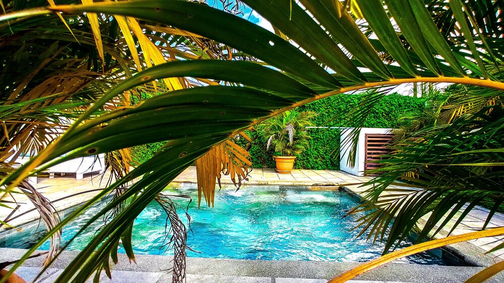 Chillax house