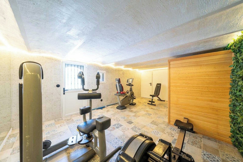 Superb Villa With Swimming Pool & Wellness Area