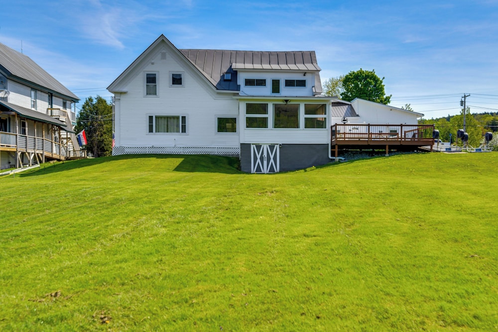Waterfront Apartment: Beach & Fire Pit Access! view 4