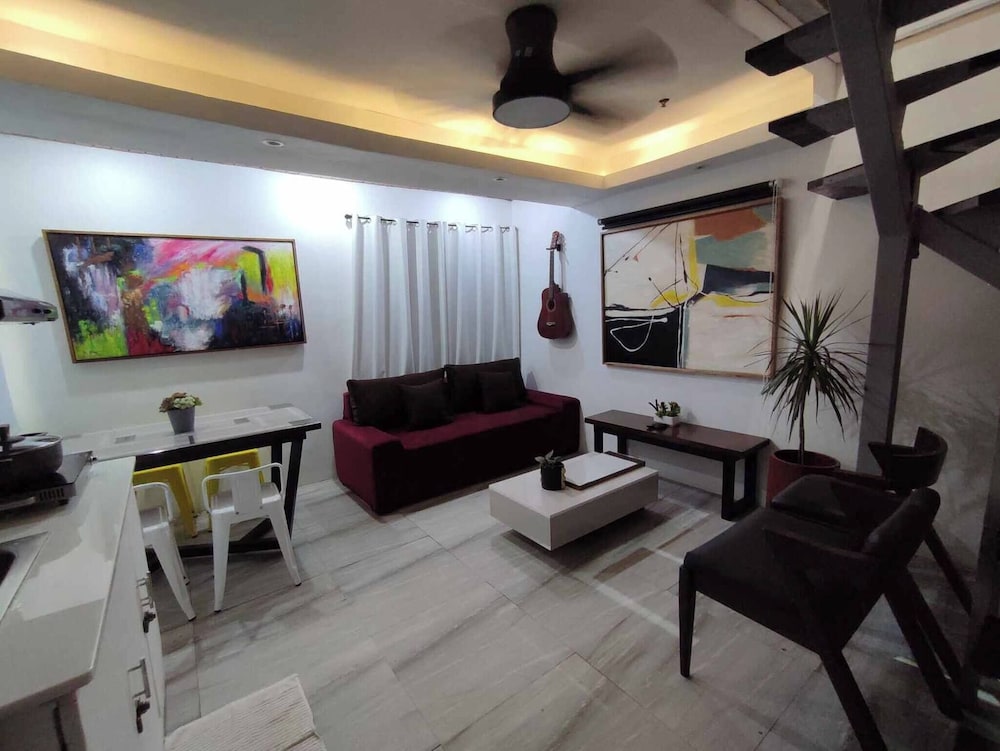 L1 Twin Bed Staycation in Bonifacio Global City