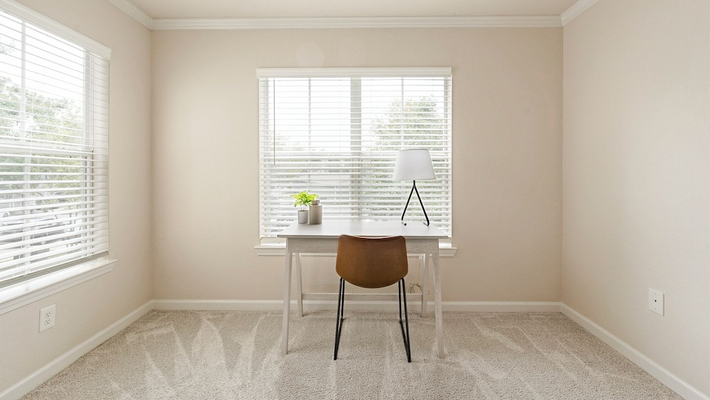 Landing Beautiful 1bd, Courtyard, Clubhouse