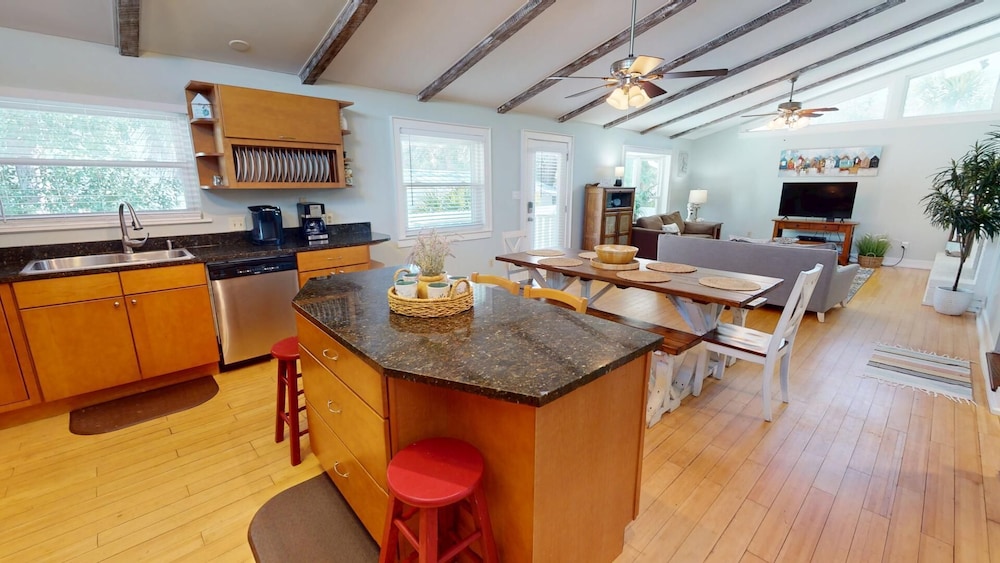 Peach on the Beach by Tybee Vacation Rentals