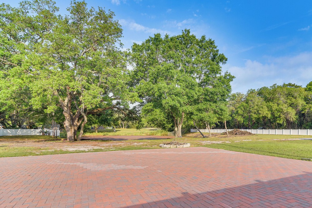 6 Mi to Busch Gardens: Family & Pet Friendly Home