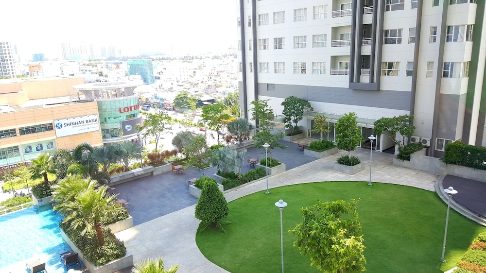 Sunrise City 2BR Luxury SWPool 30th