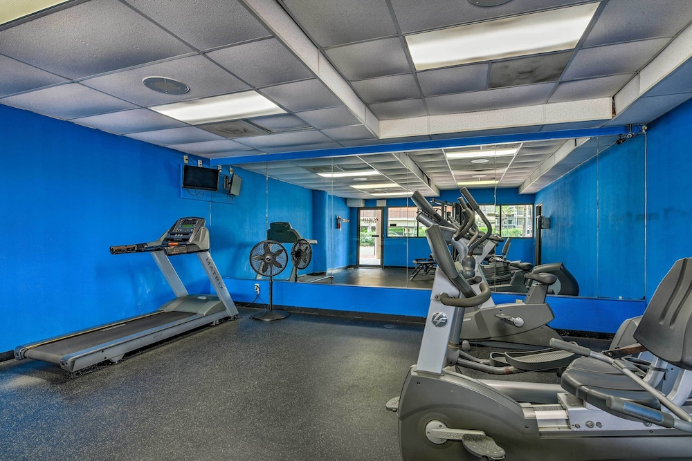 Walk to Galveston Beach: Resort Condo w/ Perks!