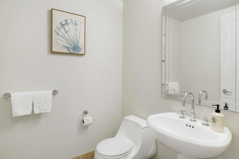 1435 Brickell Ave #3004