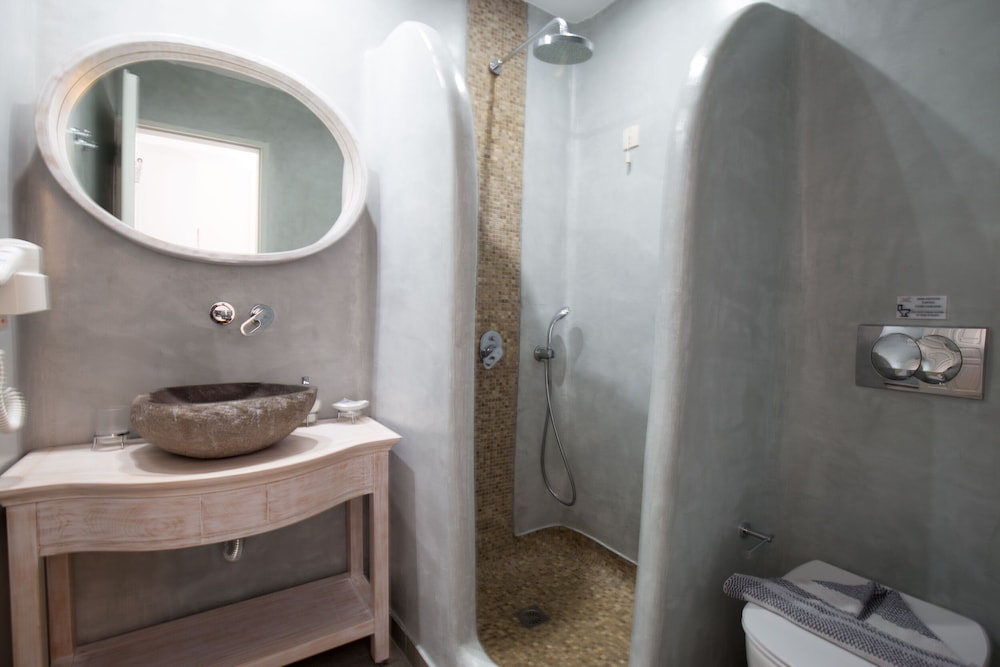 Erato Apartments