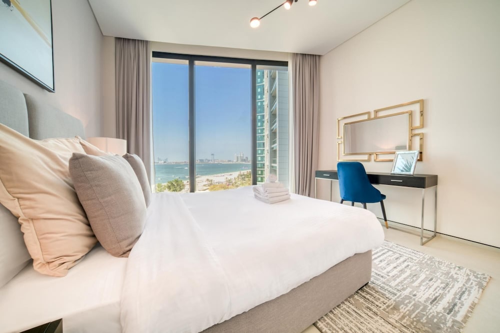 Classy Address JBR 3BR w Balcony and Beach Access