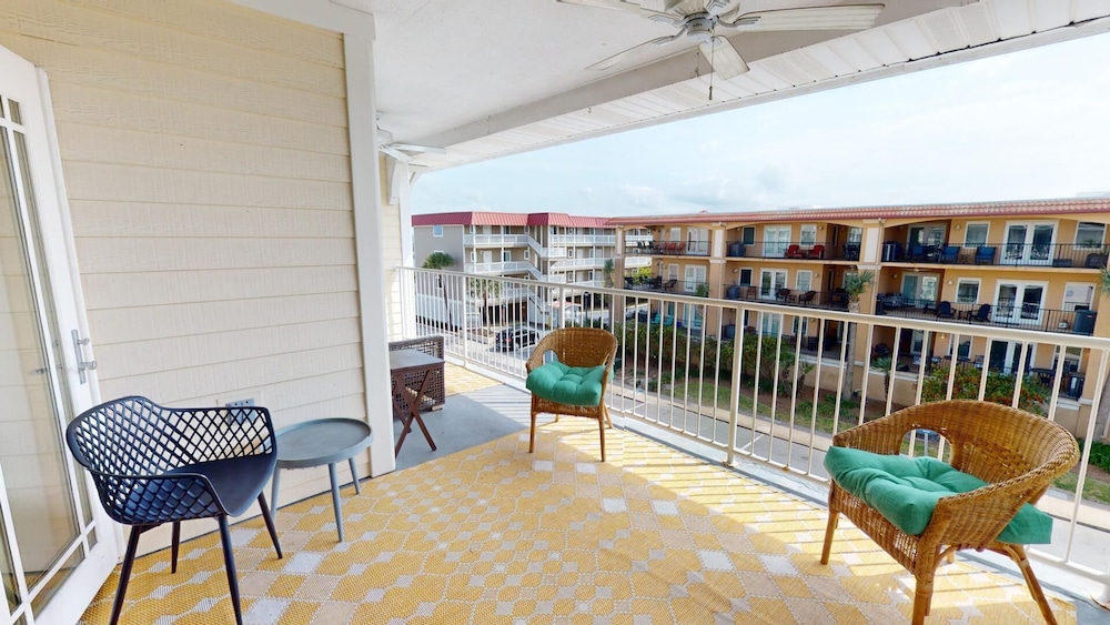 Pier Walk Unit C by Tybee Vacation Rentals