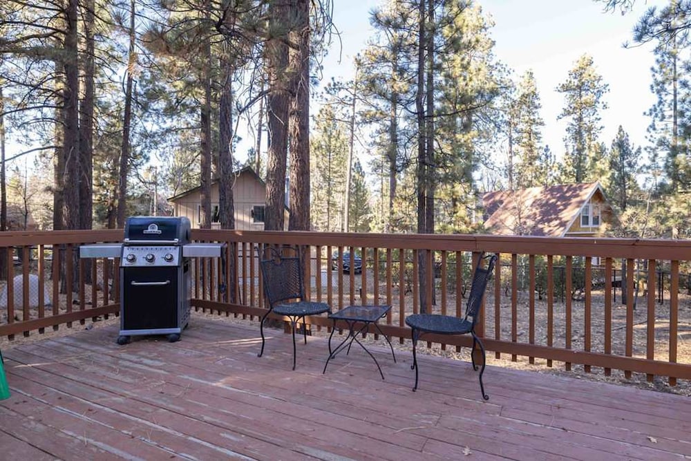 Blissful Mountain Cabin hot tub Fire pit More