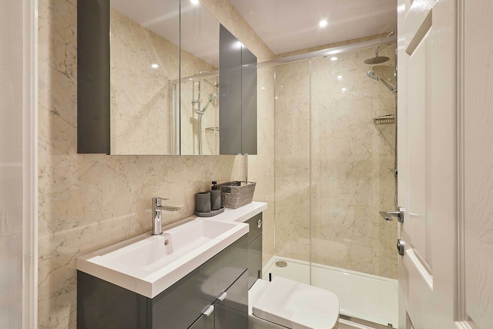 Host Stay Ross View First Floor Apartment