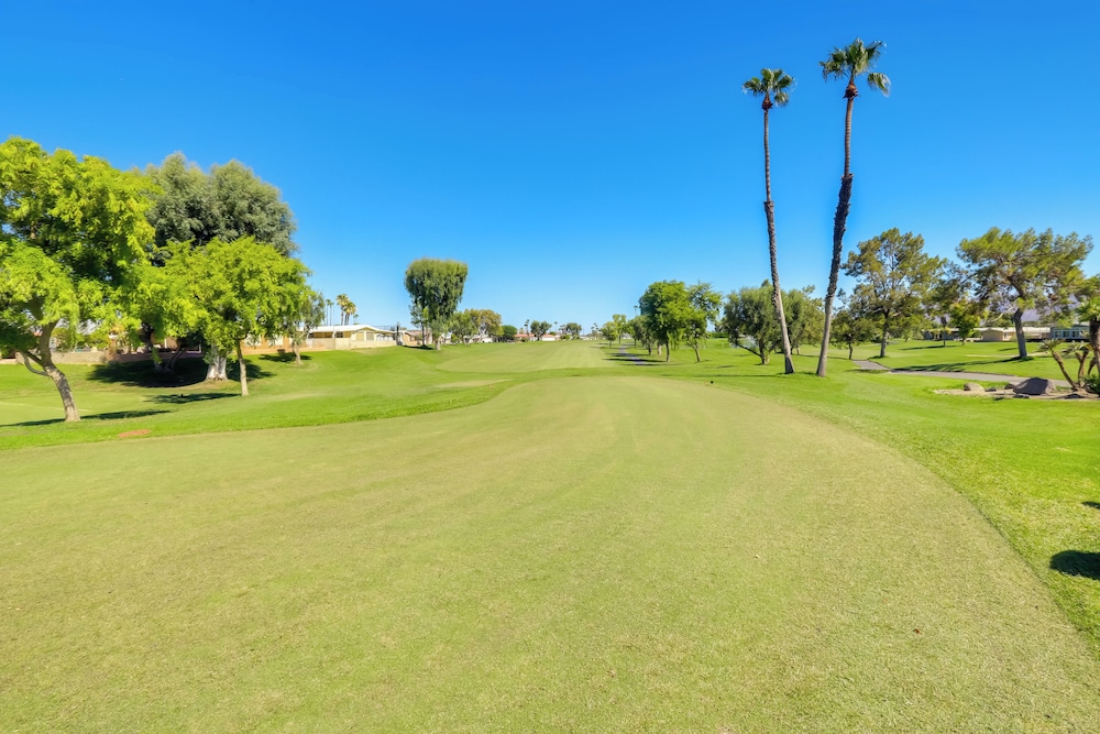 Golf Course On-site: Peaceful Condo in Palm Desert