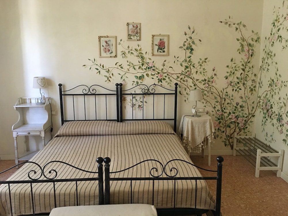 La Casa di Ugo by Relais CentroStorico photo 4