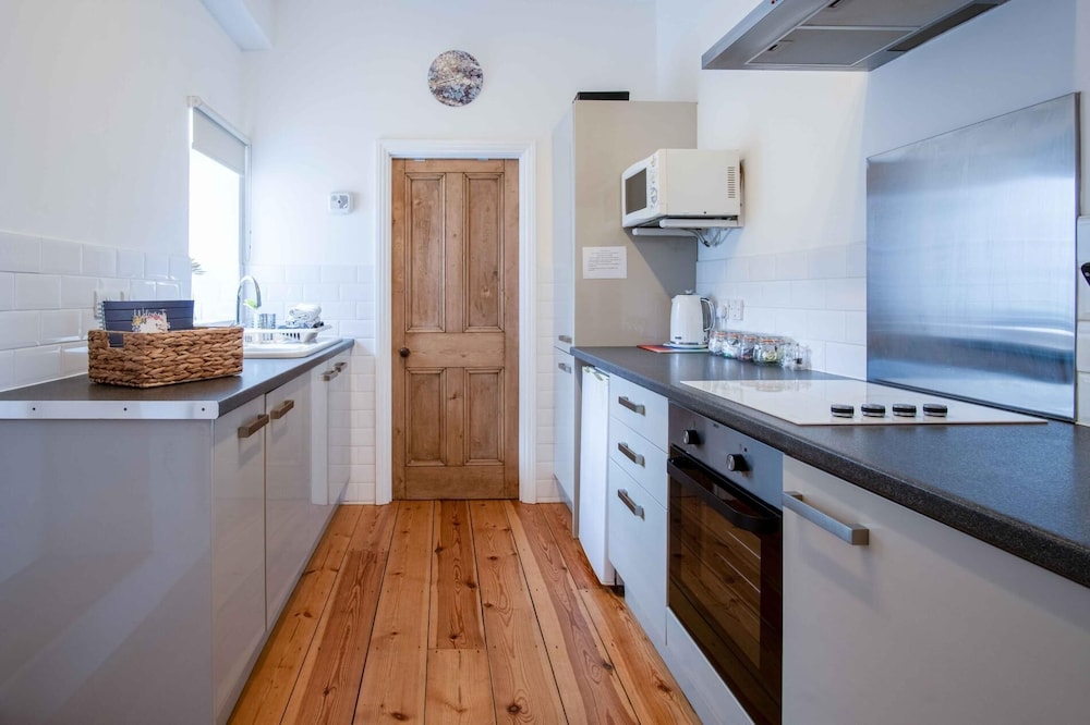 Sea Glass - 2 Bedroom Apartment - Manorbier