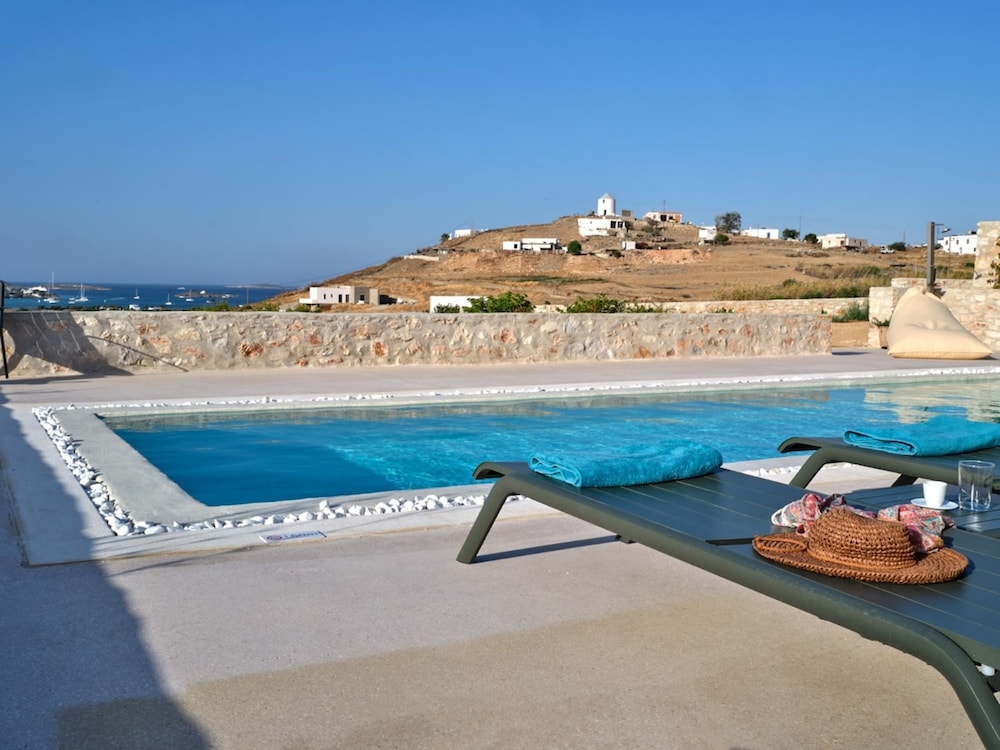 Villa Helia With Swimming Pool