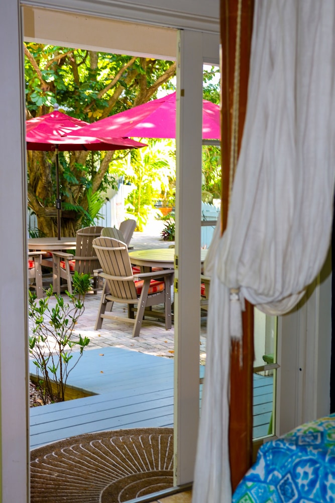 Tropical Inn
