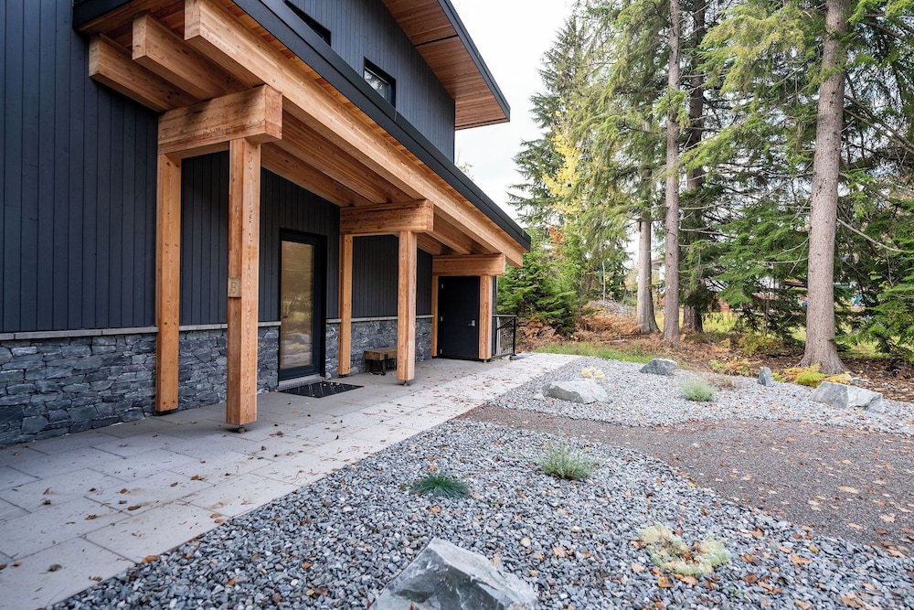 Camozzi Chalet Suite by Revelstoke Vacations