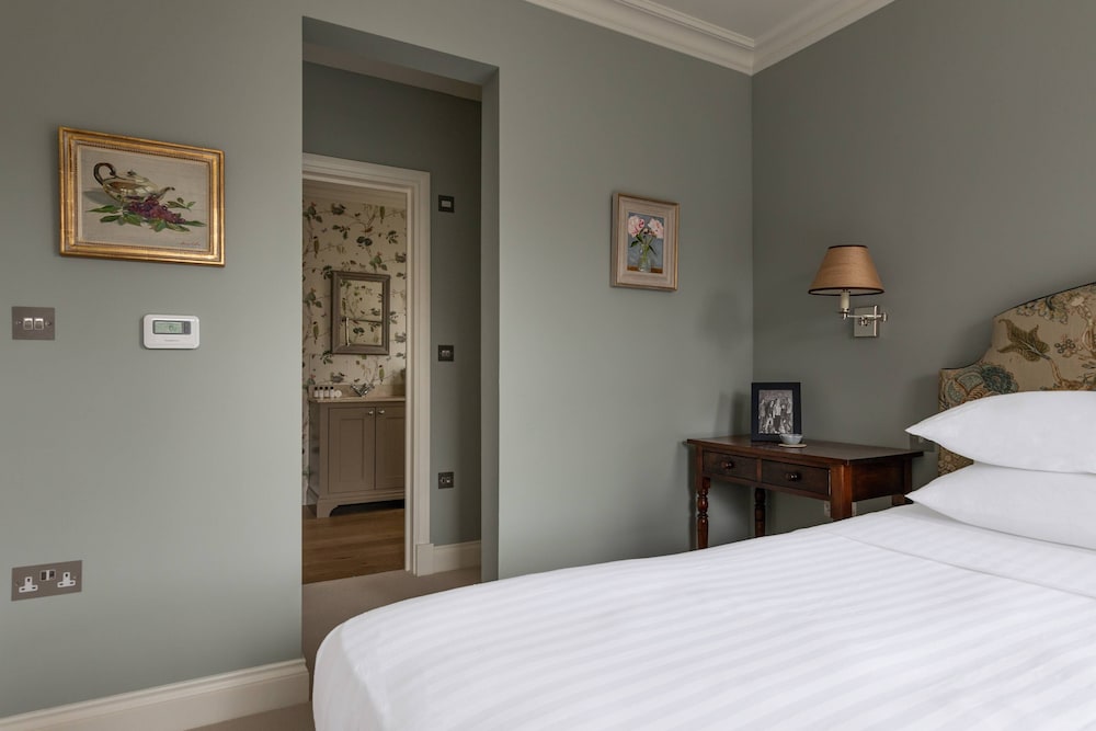 Albert Bridge Road VII by Onefinestay view 2