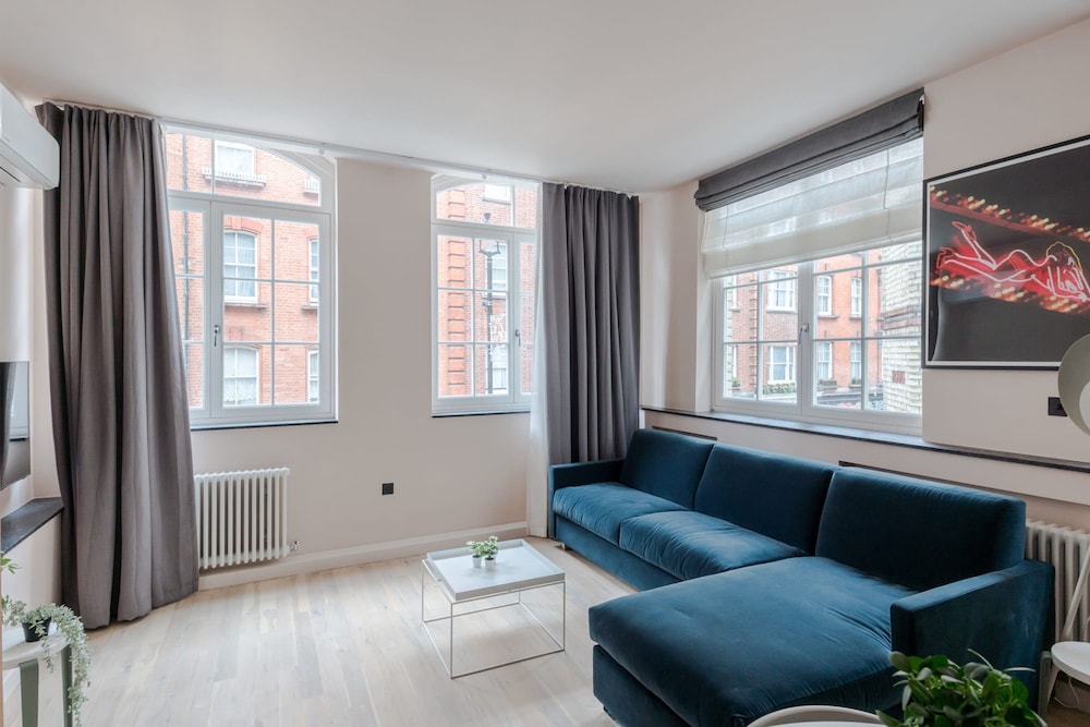 Casa Camisa - Soho - by Frankie Says