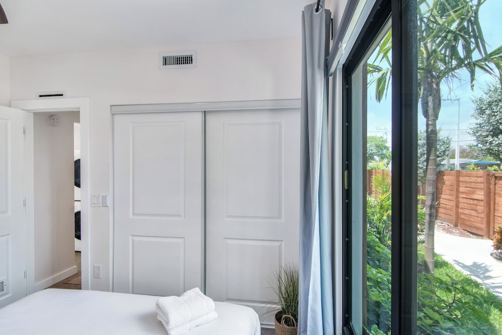 5BR Sleeps 14 w/ In-law Suite & Bbq!