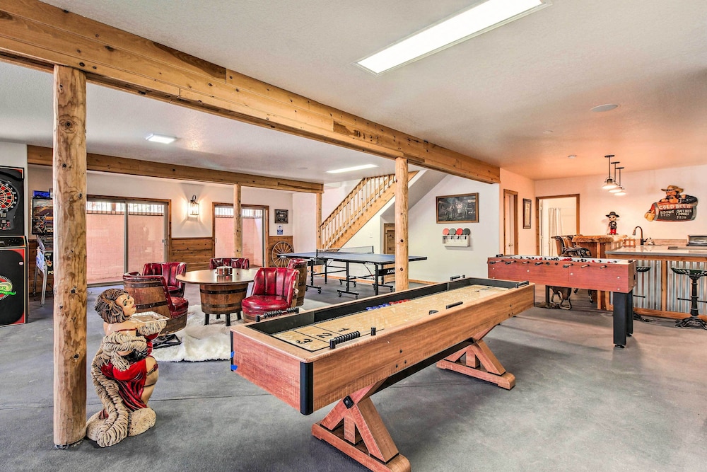 Family Game Room: Spacious Overgaard Cabin